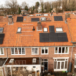installatie van SolarDomein op het dak